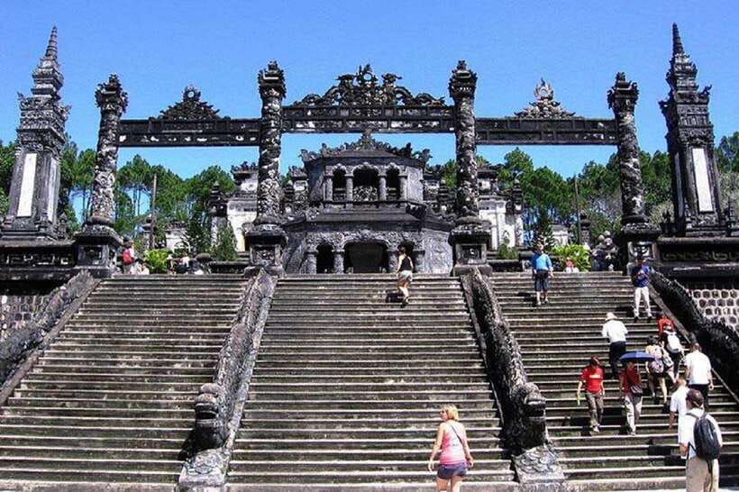Hue Royal Tombs Tour: Visit Best Pagodas & Mausoleums - What the private guide and car add