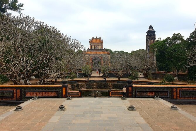 Hue’s Top Attractions by Car with Informative ES Driver - Why a private car makes sense in Hue