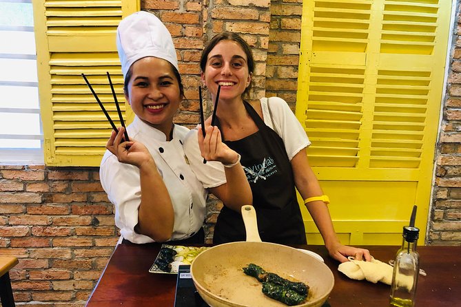Immersive Cooking Class & Wet Market Tour by Local Chef +Cookbook - From the market to a private cooking station