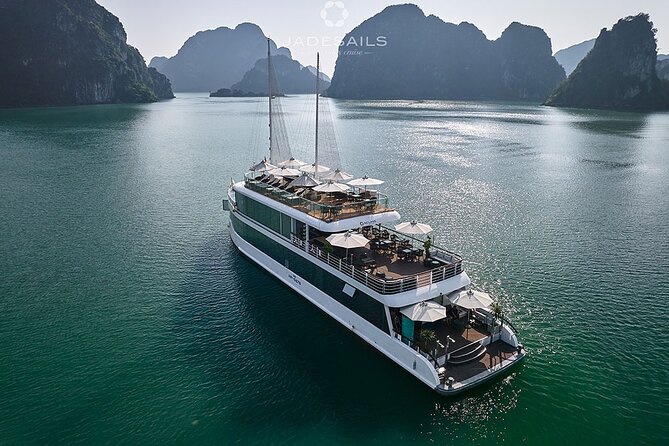 Jade Sails – Halong & Lan Ha Bay The Most Luxurious Day Tour - Buffet lunch with plenty of seafood