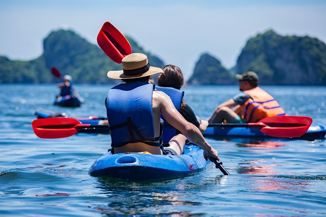 Kayaking at Lan Ha Bay - Boarding the junk boat for Lan Ha Bay