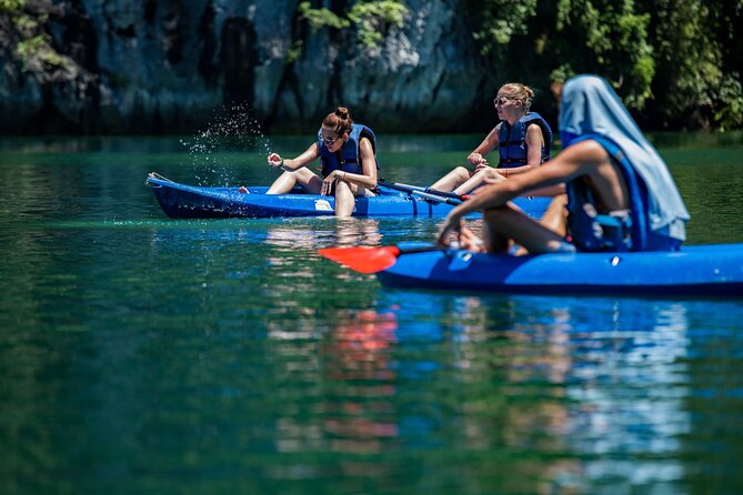 Kayaking at Lan Ha Bay - The 8:00 a.m. start in Cat Ba