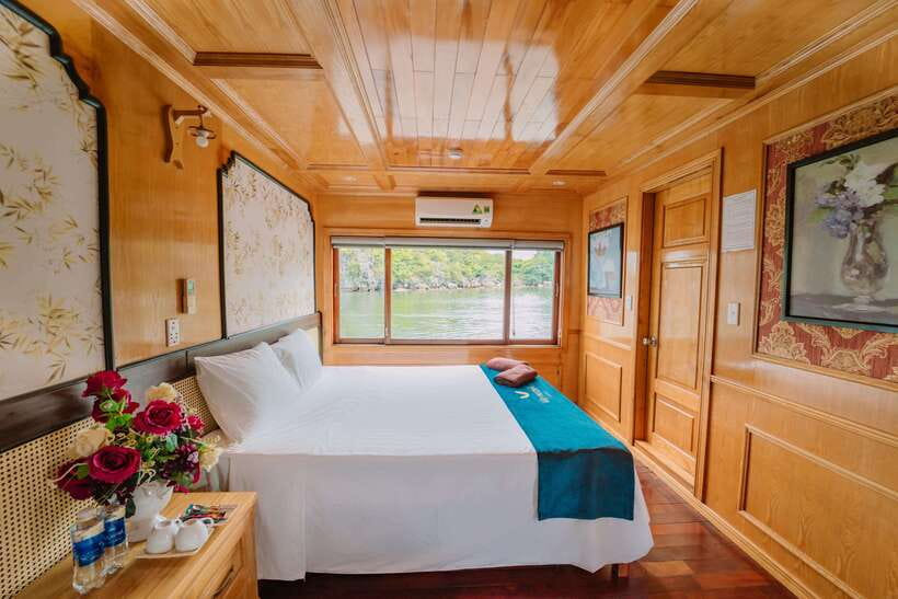Lan Ha Bay: 2-Day Cruise with Meals, Activities and Pickup - Day 1: lunch, karst scenery, and Ba Trai Dao