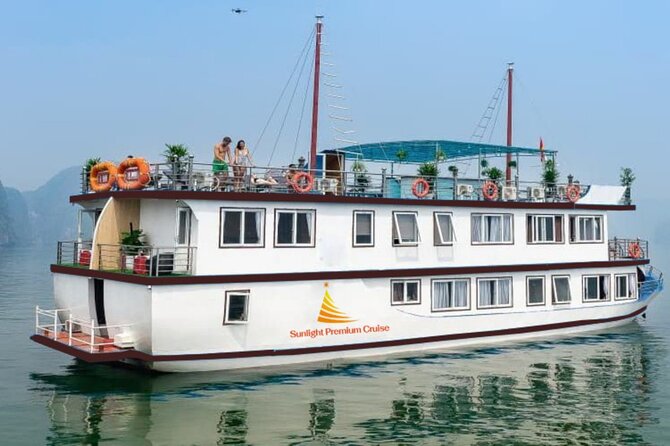 Lan Ha Bay Boutique Cruise 2D/1N: Kayaking, Swimming at the pristine places - Day one: seafood lunch and Lan Ha Bay by kayak