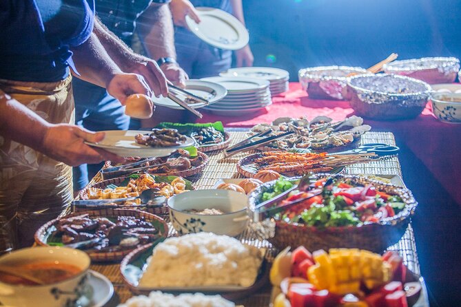 Lan Ha bay Boutique Cruise 2D/1N Tour: Kayaking & swimming at pristine places - Seafood, barbecue, squid fishing, and karaoke