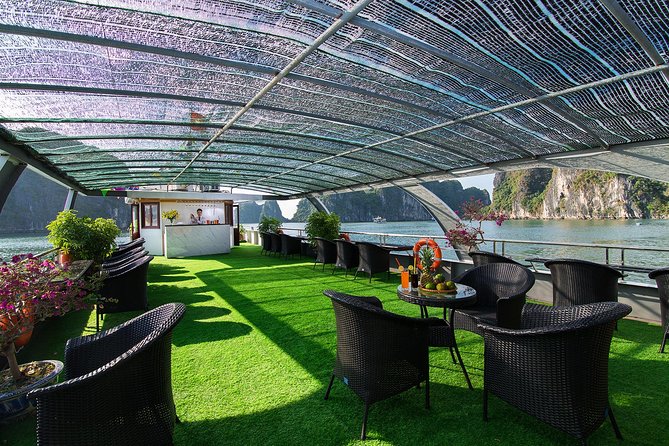 Luxury Halong Bay 1 Day on Cruises From Hanoi with Bus & Lunch - Vietnamese lunch aboard the boat