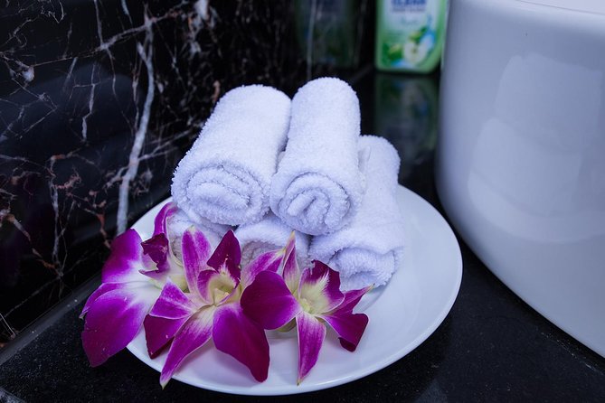 Luxury Halong Bay 1 Day on Cruises From Hanoi with Bus & Lunch - Kayaking or bamboo boat for an extra $3
