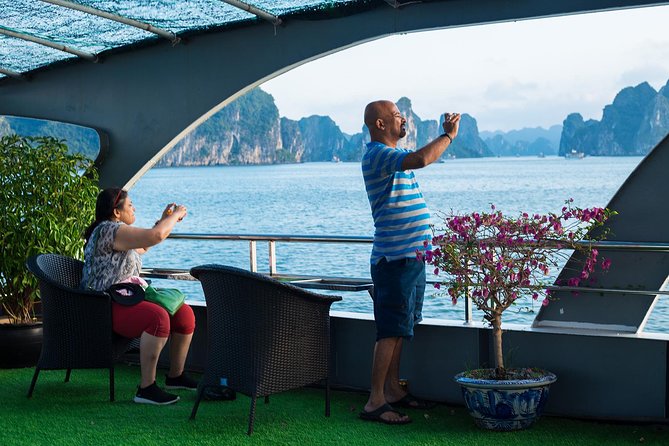 Luxury Halong Bay 1 Day on Cruises From Hanoi with Bus & Lunch - Leaving Hanoi by expressway