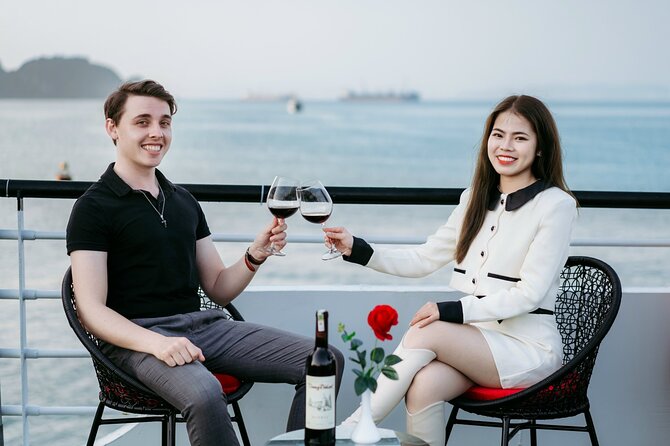 LUXURY Halong Bay Cruise 5 Stars Full Day Tour with Buffet Lunch - Kayaking or bamboo boating through Luon Cave