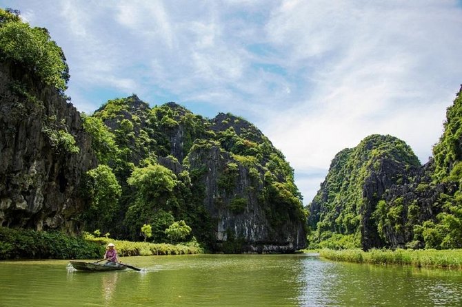 Luxury Hoa Lu - Tam Coc - Mua Cave 1 Day Tour - By Limousine & Small Group - Hoa Lu and Vietnam’s Early Capital