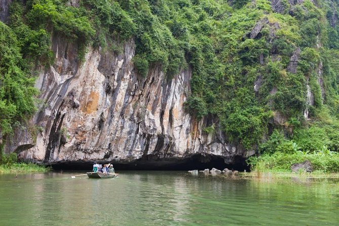 Luxury Hoa Lu Tam Coc Mua Cave 1 Day With Limousine Bus And Lunch - Lunch with Vietnamese dishes and a needed pause