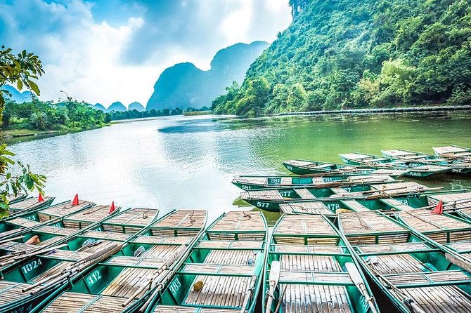 Luxury Ninh Binh: Hoa Lu - Mua Cave - Tam Coc Day Tour from Hanoi - Mua Cave and the climb up Ngoa Long Mountain