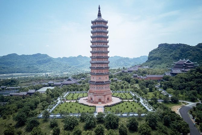 Luxury Ninh Binh Tour to Tam Coc, Mua Cave, Bich Dong Pagoda - The guide and small-group atmosphere