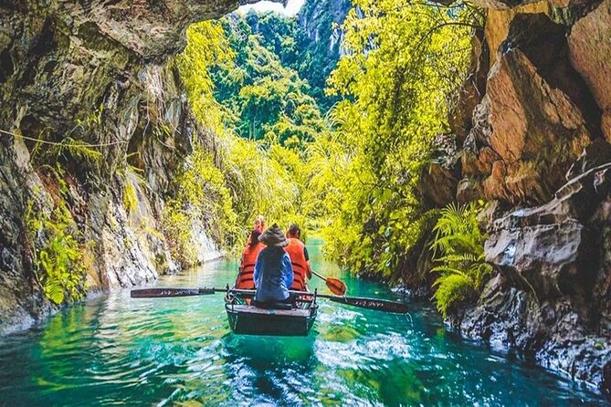 Luxury Ninh Binh Tour to Tam Coc, Mua Cave, Bich Dong Pagoda - Mua Cave and the Dragon Mountain climb
