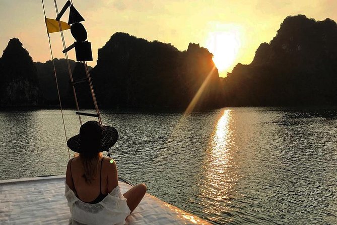 Magical Sunset and Evening with glowing plankton by Cat Ba Local - Practical tips for a better evening
