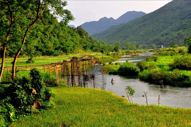 Mai Chau Private Day Tour: Hiking & Biking in Pristine Landscapes - Thung Khe Pass and the first valley view