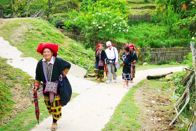 Mai Chau Private Day Tour: Hiking & Biking in Pristine Landscapes - Cycling through Lac and Pom Coong villages