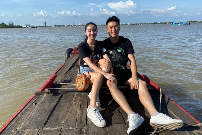 Mekong Delta Full Day Trip - My Tho & Ben Tre - VIP Private Tour - The rowing boat through a narrow canal