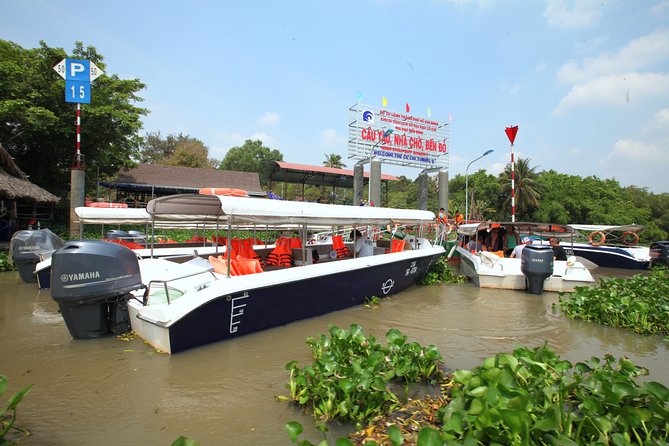 Morning CuChi Tunnels-Tapioca-Secret Traps Luxury Speedboat 2Ways - Crawling through the tunnels, and deciding how far to go