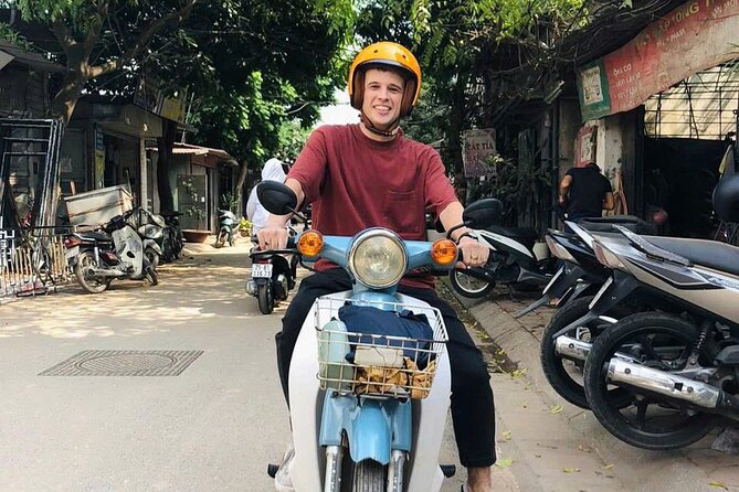 Motorbike Lesson in Hanoi - Building control before facing Hanoi traffic