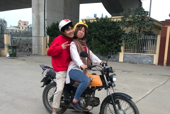 Motorbike Lesson in Hanoi - Moving from the car park to West Lake roads