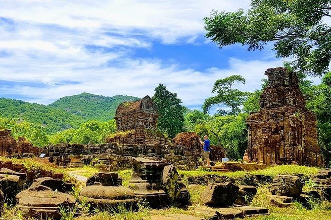 My Son Sanctuary And Hoi An Heritage Full-day Tour - Lunch beside Hoi An’s old streets
