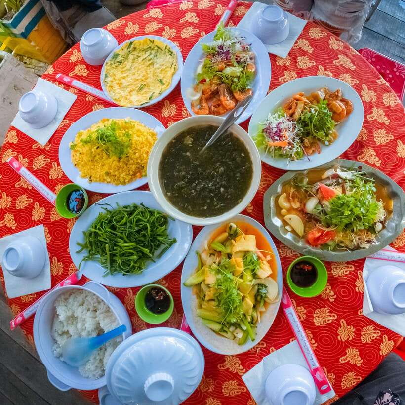 Nha Trang: Hopping Tour, Snorkeling, Boat Party, & BBQ Lunch - A floating restaurant lunch with seafood and Vietnamese dishes
