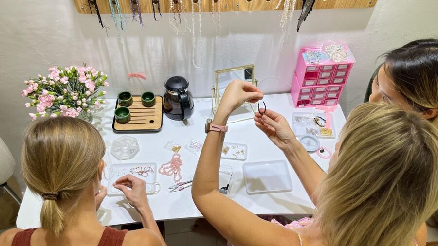 Nha Trang Jewelry Workshop - What the instruction feels like at a small-group class
