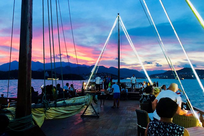 Nha Trang Sunset Cocktails and Dinner Cruise - Who will enjoy this evening most?