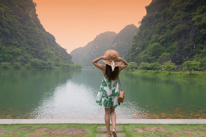 Ninh Binh Daily Tour: Hoa Lu- Am Tien Cave - Tam Coc- Bike - Bich Dong pagoda - Bich Dong Pagoda finishes the sightseeing