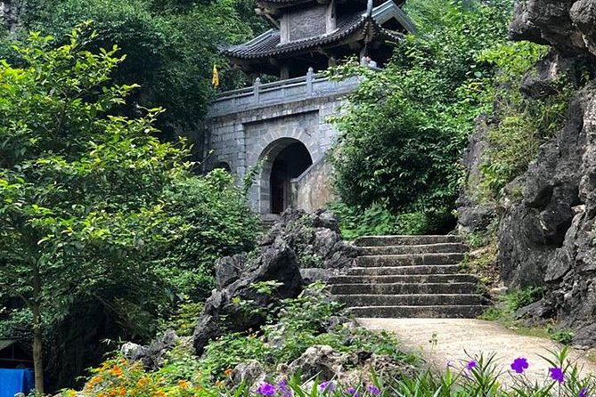 Ninh Binh Daily Tour: Hoa Lu- Am Tien Cave - Tam Coc- Bike - Bich Dong pagoda - What the $77 price really covers