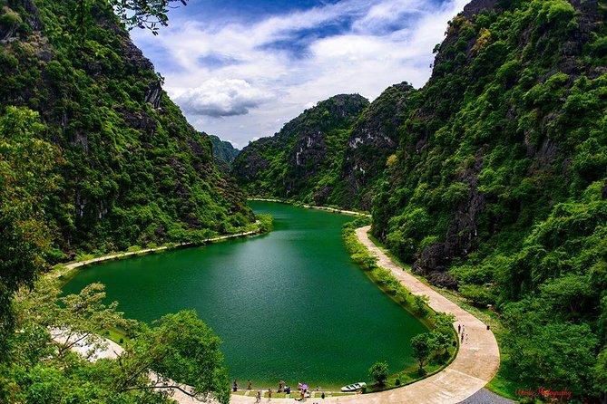 Ninh Binh Daily Tour: Hoa Lu- Am Tien Cave - Tam Coc- Bike - Bich Dong pagoda - Am Tien Cave and Tuyet Tinh Coc bring quiet scenery