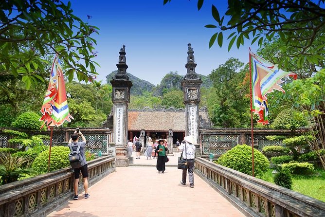 Ninh Binh Daily Tour: Hoa Lu - Am Tien Cave- Trang An boat ride - Why this makes sense as a Hanoi day trip