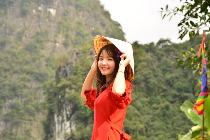 Ninh Binh Daily Tour: Hoa Lu - Am Tien Cave- Trang An boat ride - Am Tien Cave and Tuyet Tinh Coc lake
