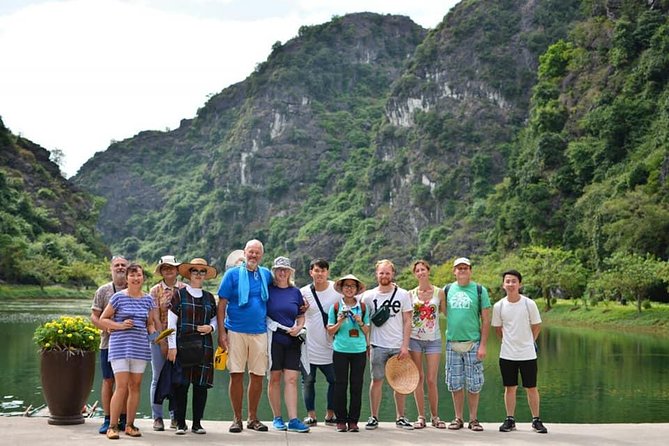 Ninh Binh Daily Tour: Hoa Lu - Am Tien Cave- Trang An boat ride - The three-hour Trang An sampan ride