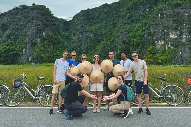Ninh Binh Day Escape from Hanoi: Local Life, Connection & Tales - Lunch in Tam Coc with eight Vietnamese dishes