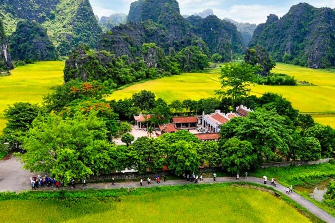 Ninh Binh Day Tour To Visit Hoa Lu -Tam Coc/ Trang An - Mua Cave - Mua Cave and the climb to Lying Dragon Mountain