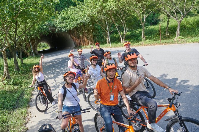 Ninh Binh Day Trip: Bai Dinh-Trang An-Mua Cave, Buffet, Boat, Bus - Vietnamese buffet lunch between the major stops