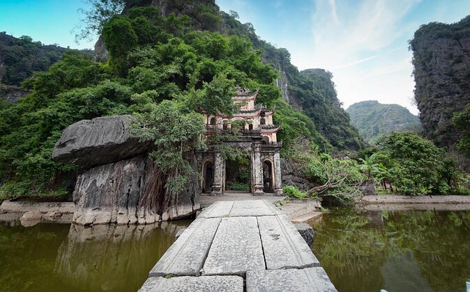Ninh Binh Day Trip: Hoa Lu-Trang An/Tam Coc-Mua Cave-Cycling-Boat - Key points before you book