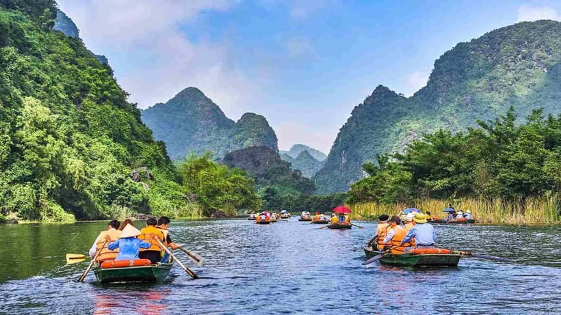 Ninh Binh E-bike Tour: Tam Coc Rural Life, Bich Dong & Dundj - The unusual stop at Dundj Valley