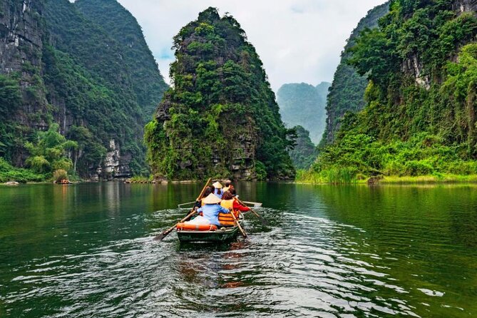Ninh Binh full day-Hoa Lu temple & biking, Tam Coc boat trip, Dragon mountain - Buffet lunch with local Vietnamese dishes