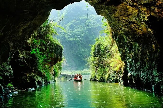 Ninh Binh Full Day Tour Group 8 (Trang An- Bich Dong- Mua cave) - Mua Cave and the climb to Ngoa Long Mountain