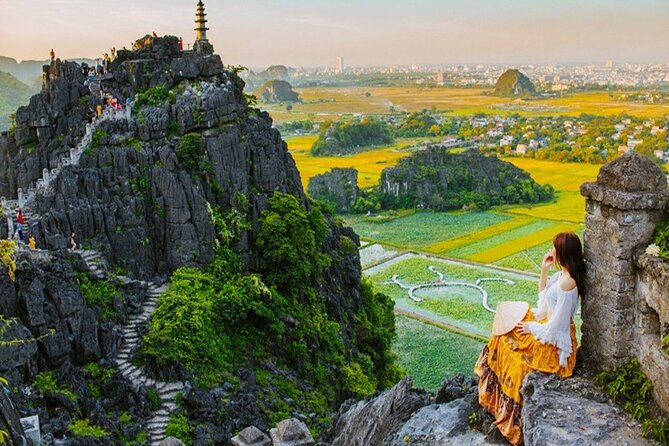 Ninh Binh Full Day Tour to Hoa Lu Trang An Mua Cave Small Group - Mua Cave and the climb to the viewpoint