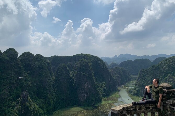 Ninh Binh Group Tour of 11 from Hanoi via Mua Cave Tam Coc Hoa Lu - Vietnamese lunch at a local restaurant