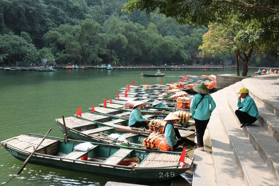 Ninh Binh: Hoa Lu, Trang An and Mua Caves Hiking Day Trip - Guides, communication, and group care