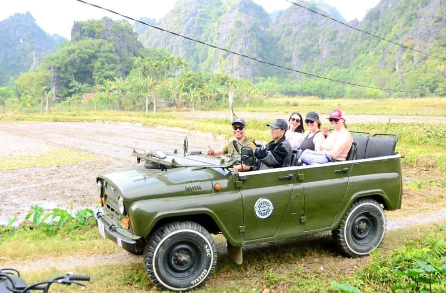 Ninh Binh Jeep Tour: Trang An Boat Ride, Bich Dong, Mua Cave - Mua Cave and the 500-step climb