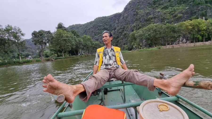 Ninh Binh Jeep Tours From Hanoi: Jeep + Boat + Daily Life - A quiet hour and a half on the Ngo Dong River