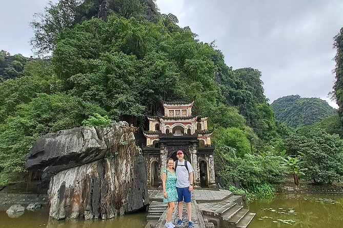Ninh Binh Luxury Day Tour by Limousine- Small Group- All included - Hoa Lu and the origins of Vietnamese Buddhism