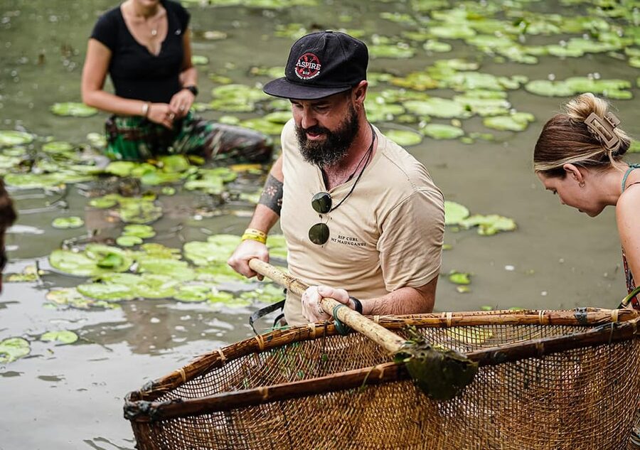 Ninh Binh: Rice planting and fishing by basket tour - Feeding, washing, and riding the buffalo