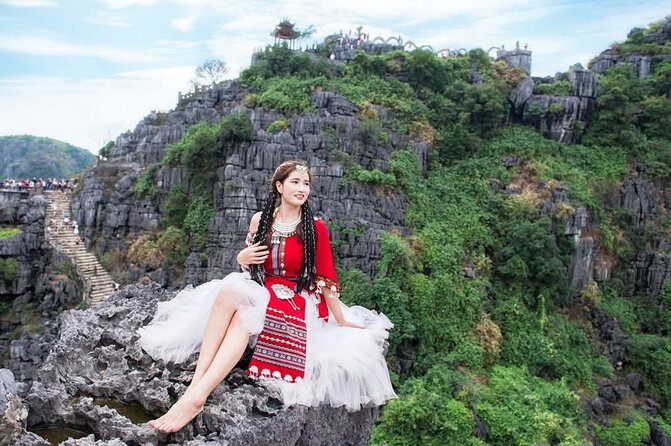 Ninh Binh Tour from Hanoi for 6-9 Pax/tour by DCar Limousine - Mua Cave and the climb for the big view